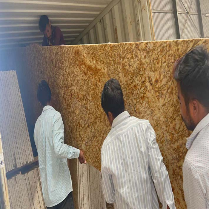Đá hoa cương vàng được khai thác trực tiếp Đá hoa cương vàng được khai thác trực tiếp